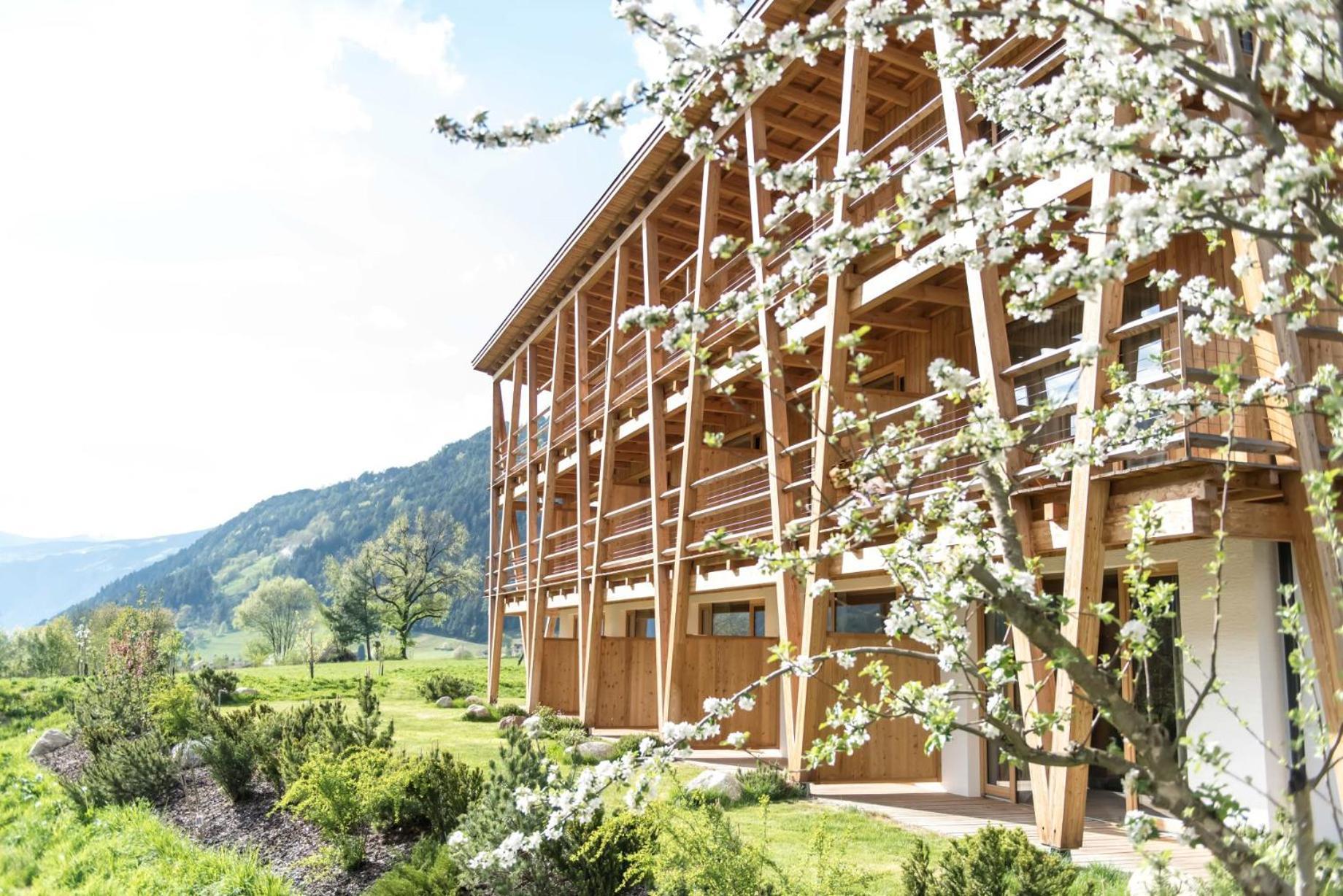 Taubers Bio Vitalhotel Chienes Exterior photo
